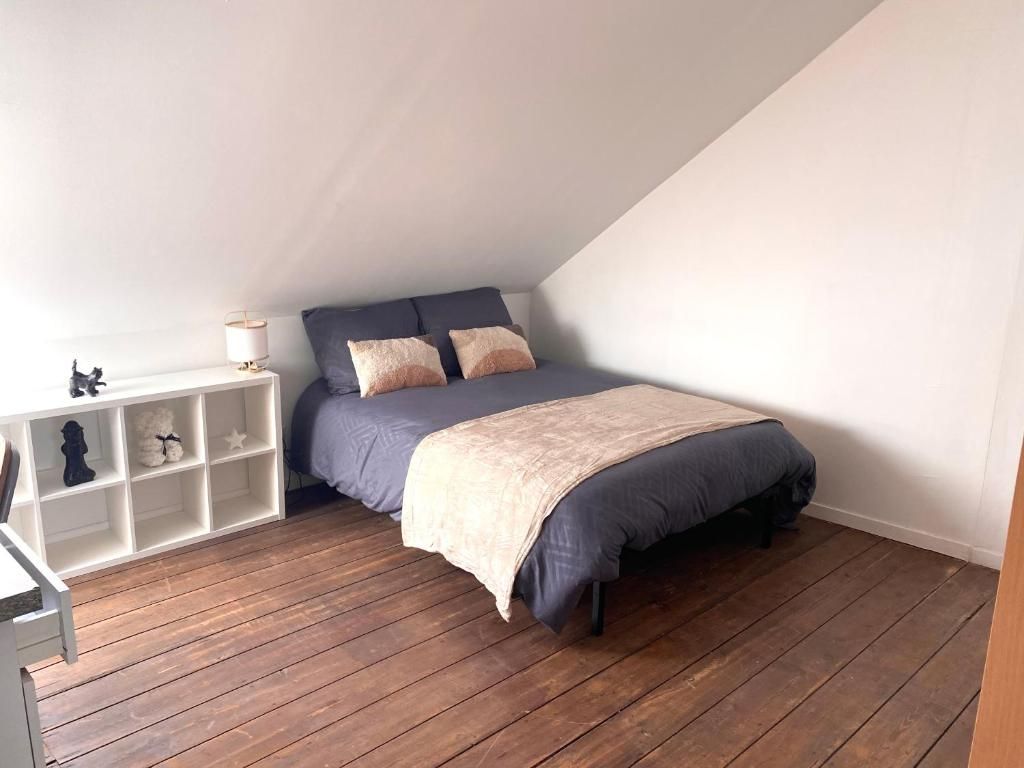 Chambre mansardée avec lit double, chez l'habitant à Berlaimont